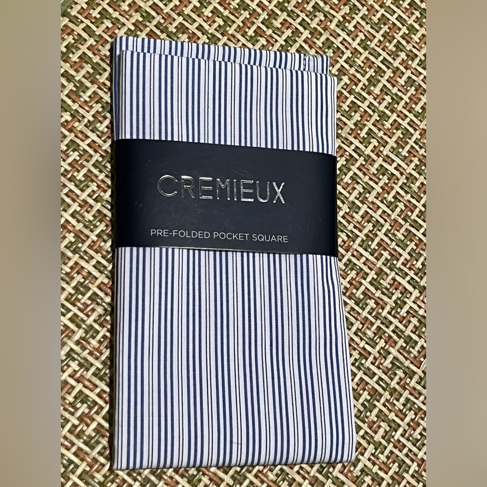 Cremieux pre-folded pocket square